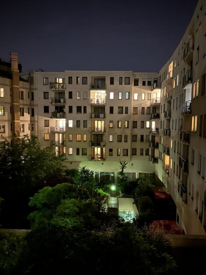 Central Apartment With Balcony Budapest Exterior photo