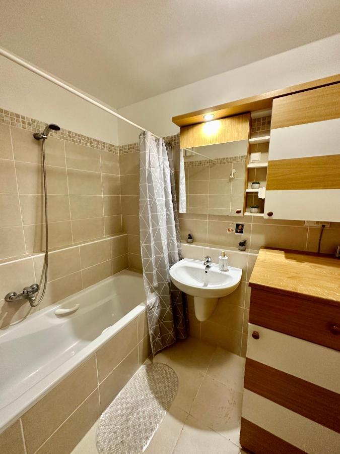 Central Apartment With Balcony Budapest Exterior photo