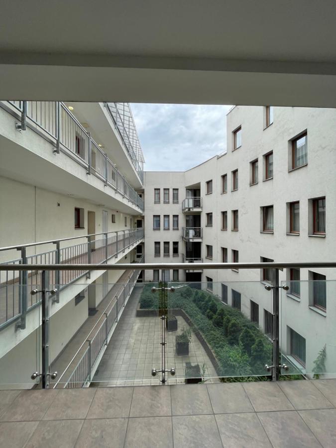 Central Apartment With Balcony Budapest Exterior photo