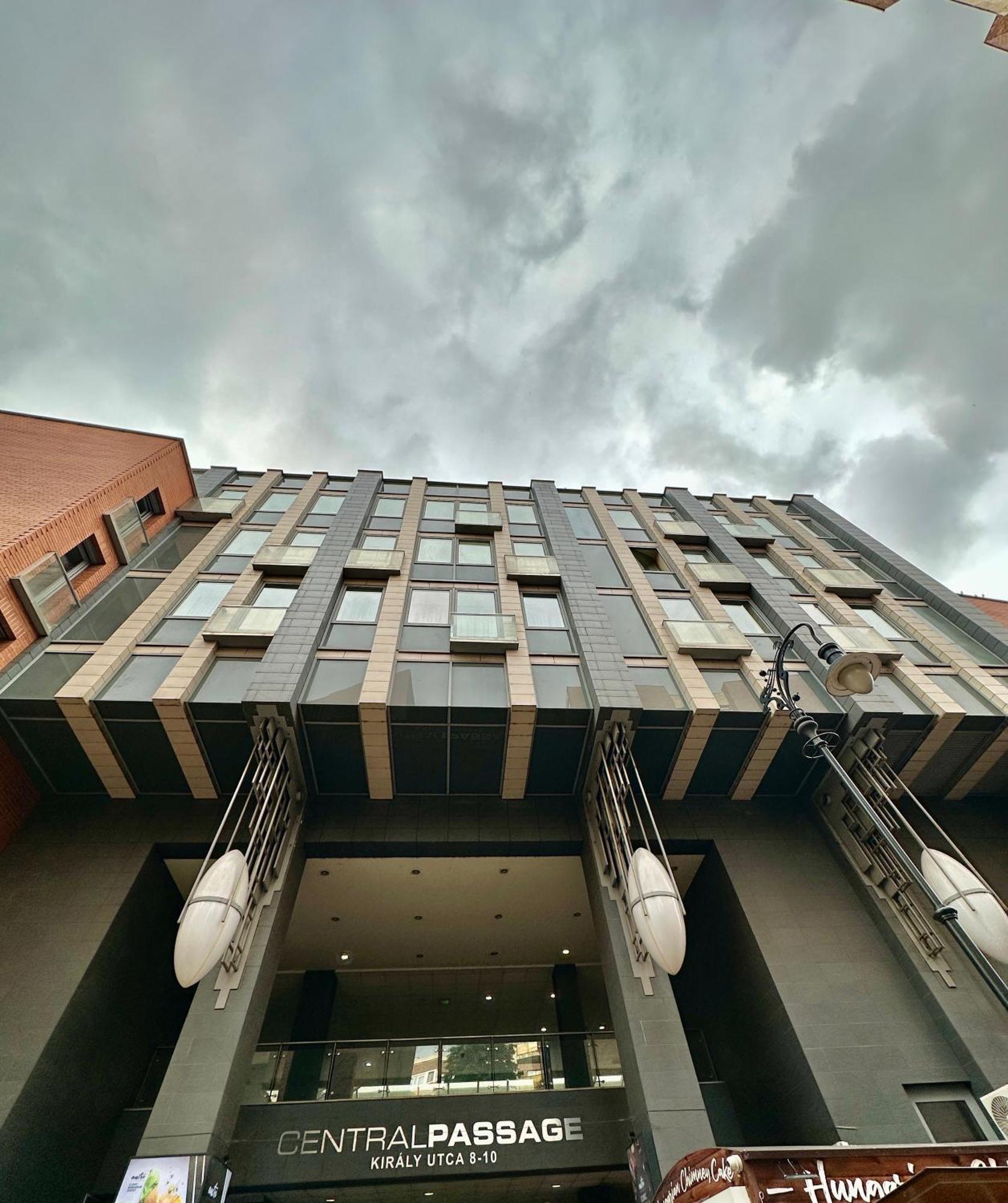 Central Apartment With Balcony Budapest Exterior photo