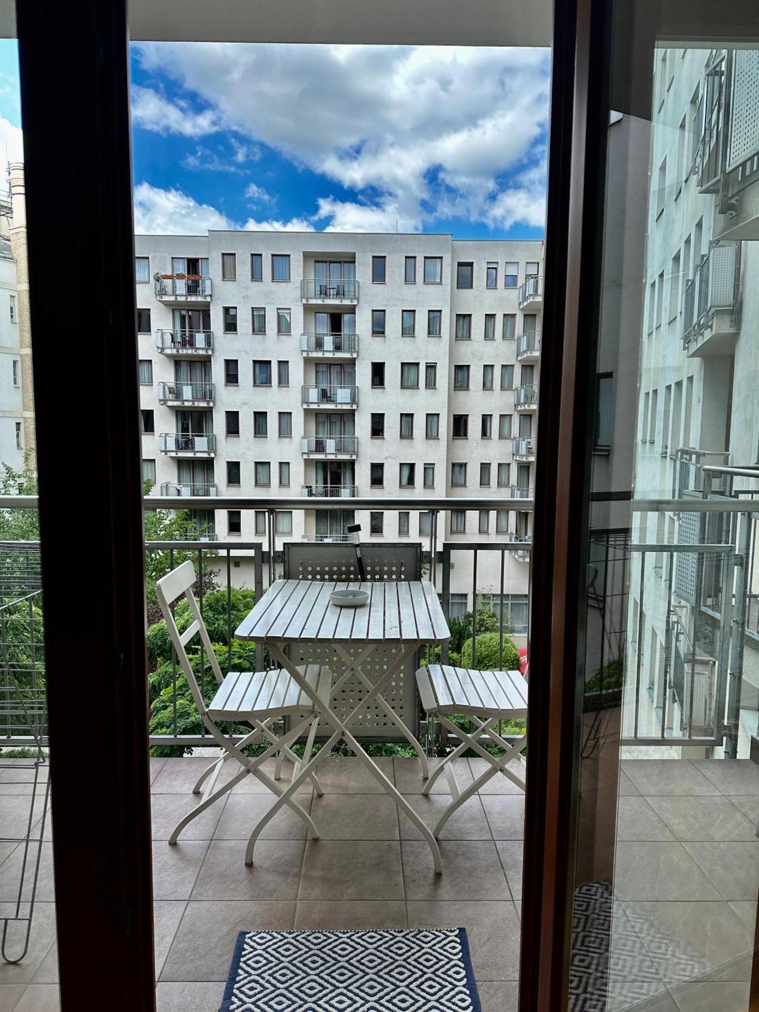 Central Apartment With Balcony Budapest Exterior photo